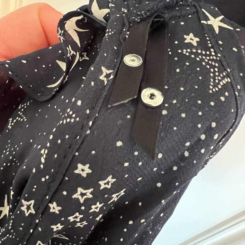 Velvet by Graham & Spencer Lyra Navy Star Print Sleeveless Blouse—Size Large - Picture 6 of 7